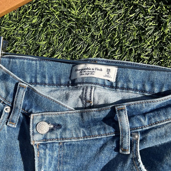 Abercrombie the 90s straight ultra high rise jeans with cross cross waistband - Picture 4 of 6